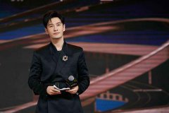 黄晓明主持微博电影之夜 获“年度品质演员”大奖