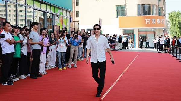 领衔主演-李炳渊.jpg