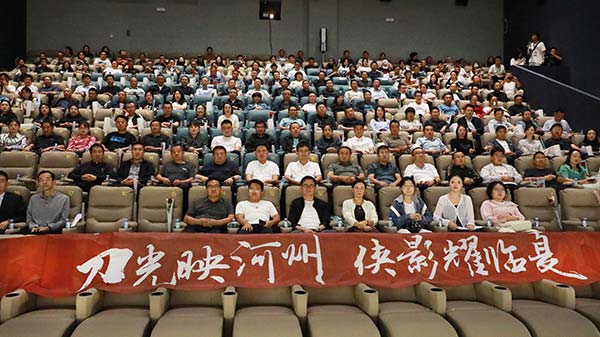 映后观众大合影.jpg